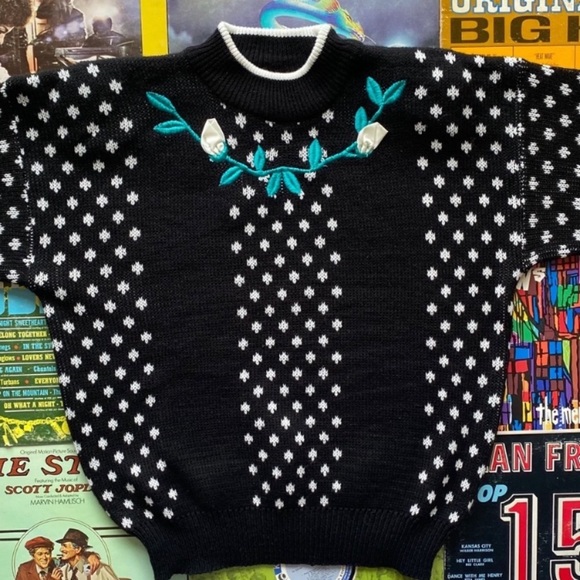 Vintage NWT Black & White Sweater W/ Floral Embroidery Detail - Picture 4 of 11